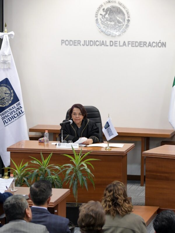 Las magistraturas Indira Isabel García Pérez, Celia Maya García y Rufino H. León Tovar durante una sesión del Tribunal de Disciplina Judicial